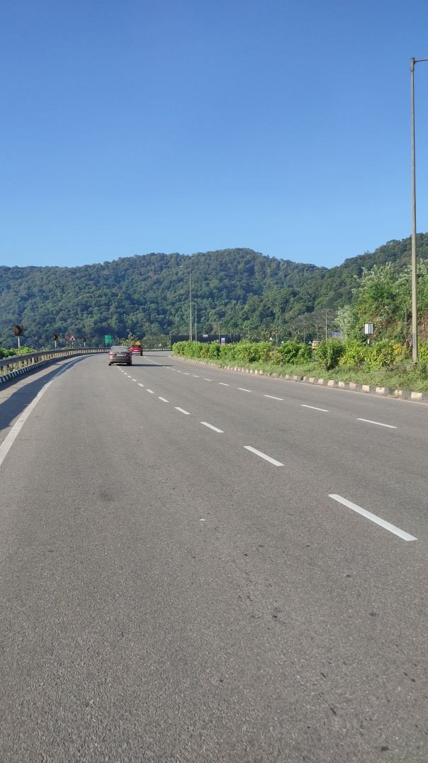 Kerala road 🛣️
